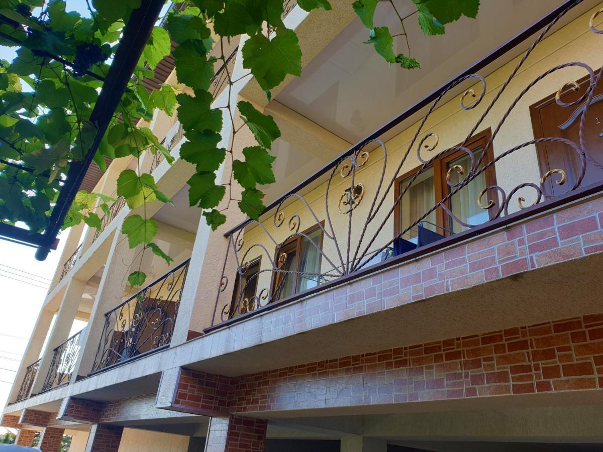 Guest House Lykhny Gagra Esterno foto