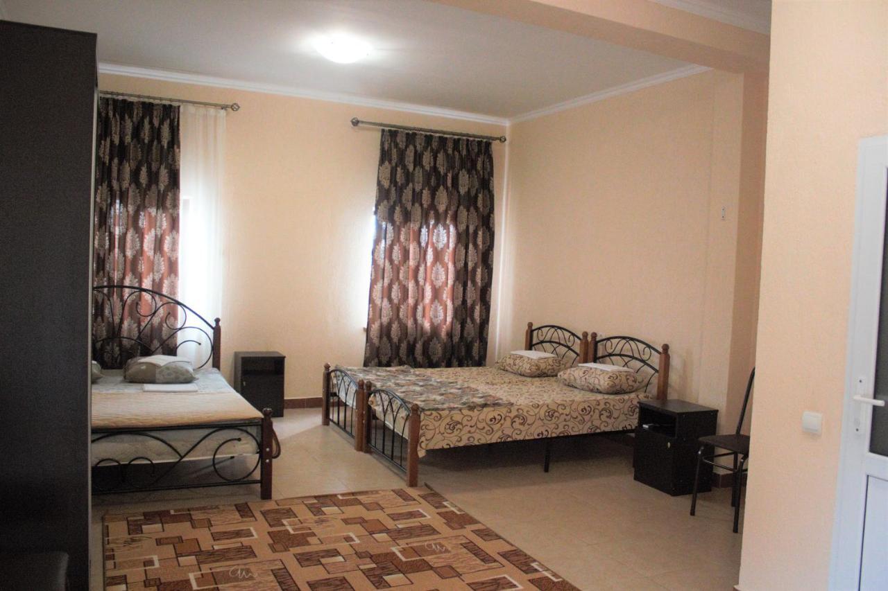 Guest House Lykhny Gagra Esterno foto
