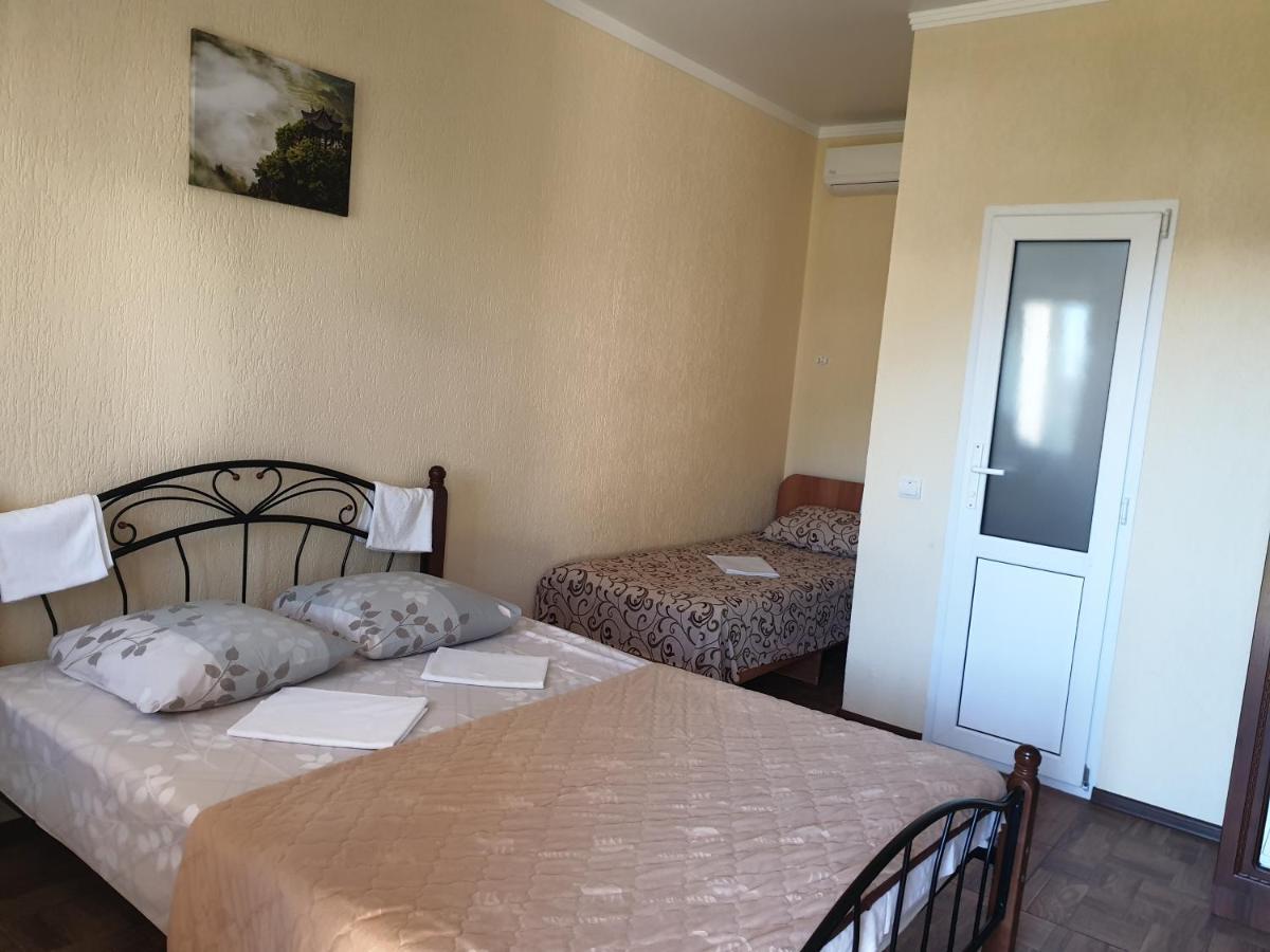 Guest House Lykhny Gagra Esterno foto