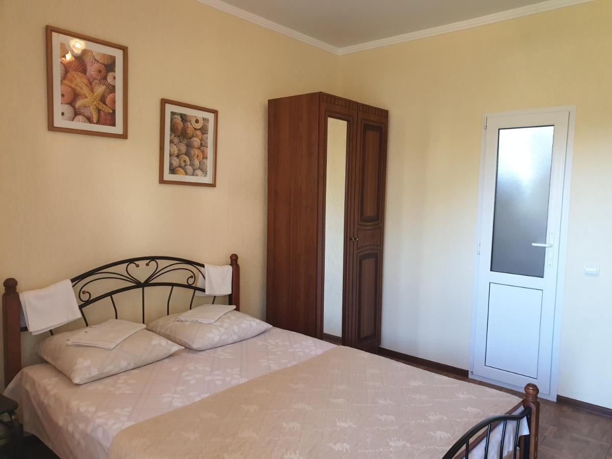 Guest House Lykhny Gagra Esterno foto