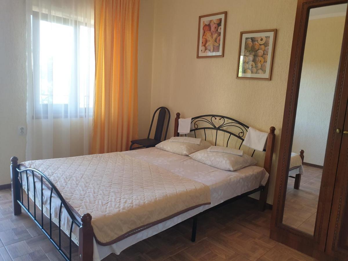 Guest House Lykhny Gagra Esterno foto