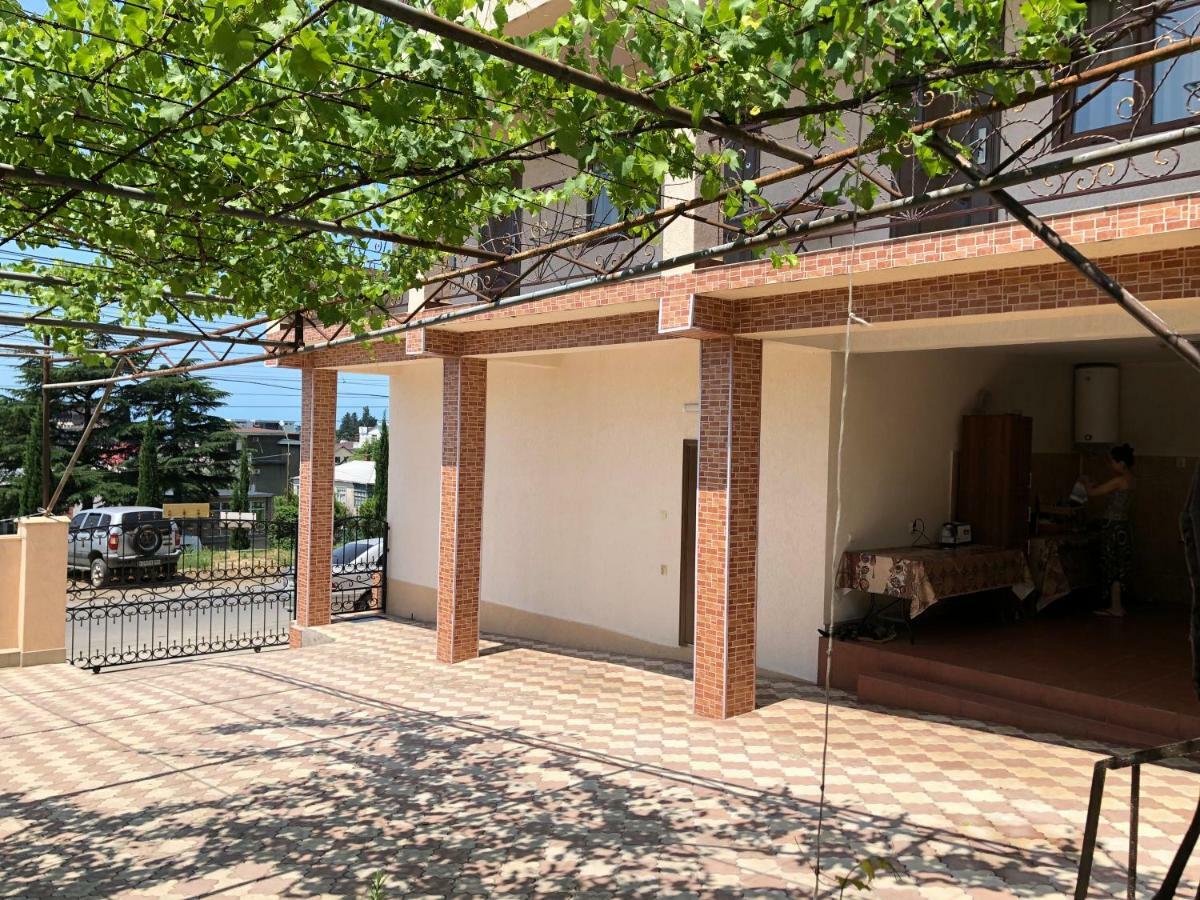 Guest House Lykhny Gagra Esterno foto
